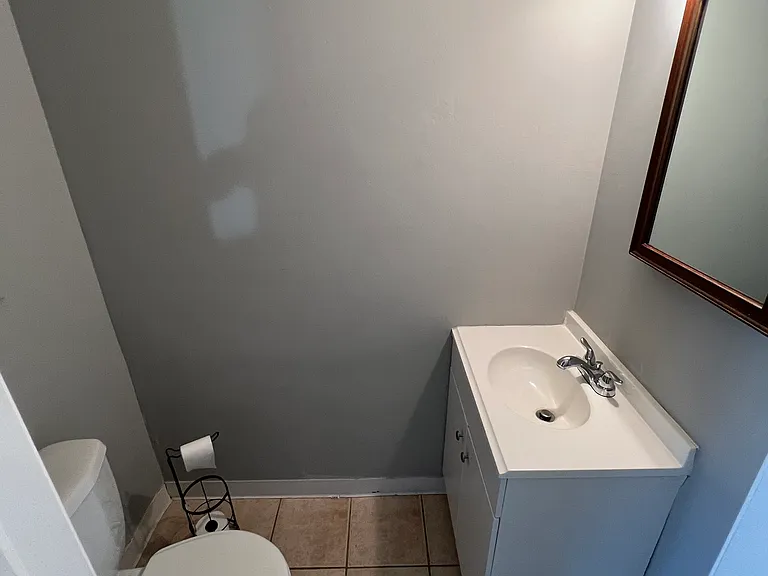 1927 Governors Ln — Photo 12