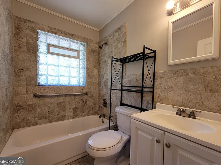 268 Elks St #B — Photo 7