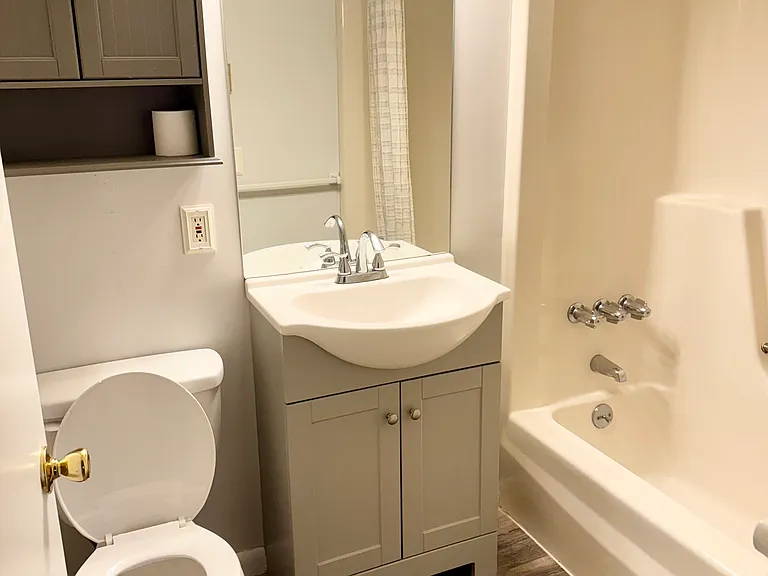 2 Russell St #2 — Photo 3