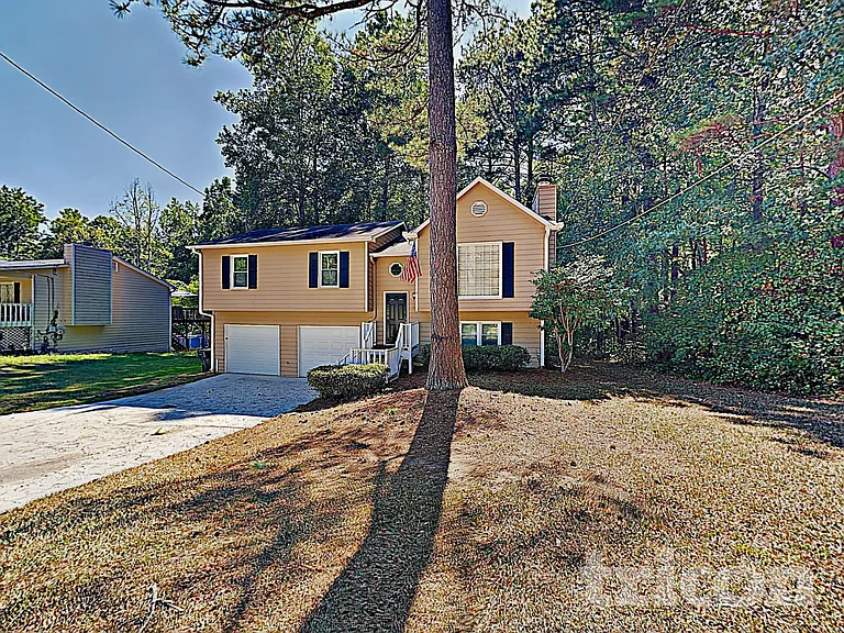 604 Cedar Creek Dr — Photo 1