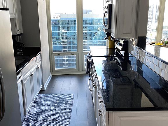 3rd image of 345 N La Salle Dr APT 3301