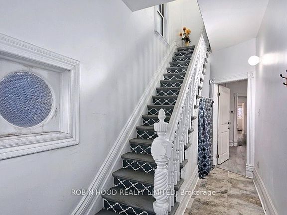 3rd image of 173 Adelaide St N