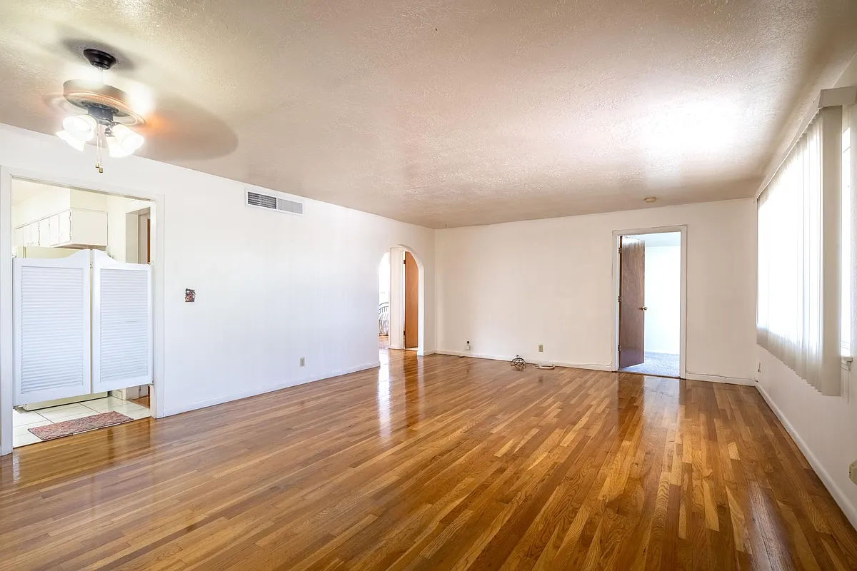 Building Photo - 3127 Polk Ave
