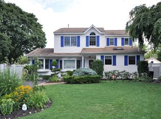 4 Verbena Dr, Commack, NY 11725