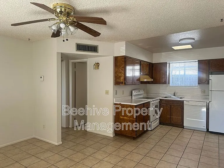 539 1/2 E 2nd Ave #2 — Photo 3