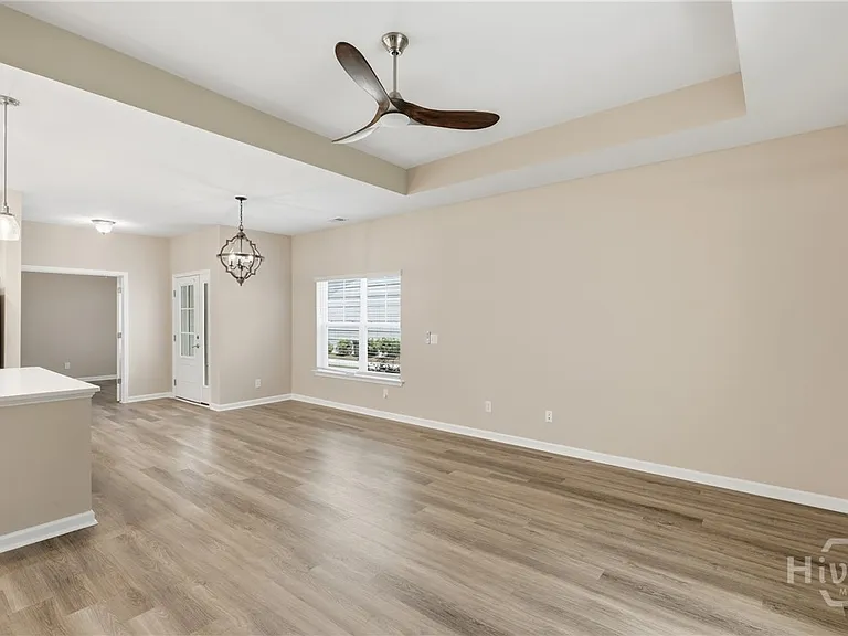 130 Danbury Ct — Photo 7