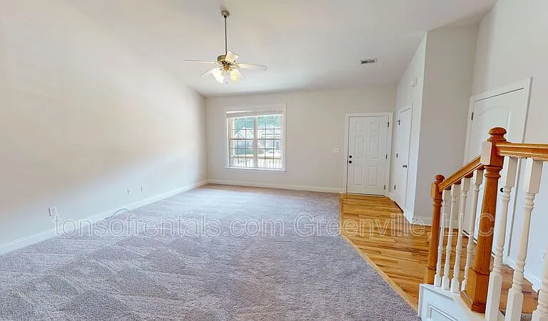 939 Squires Point — Photo 2