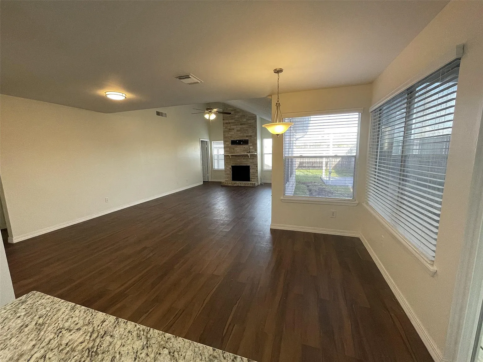 3 bed, 2.0 bath, 1263 sqft, $1,795 — Photo 3