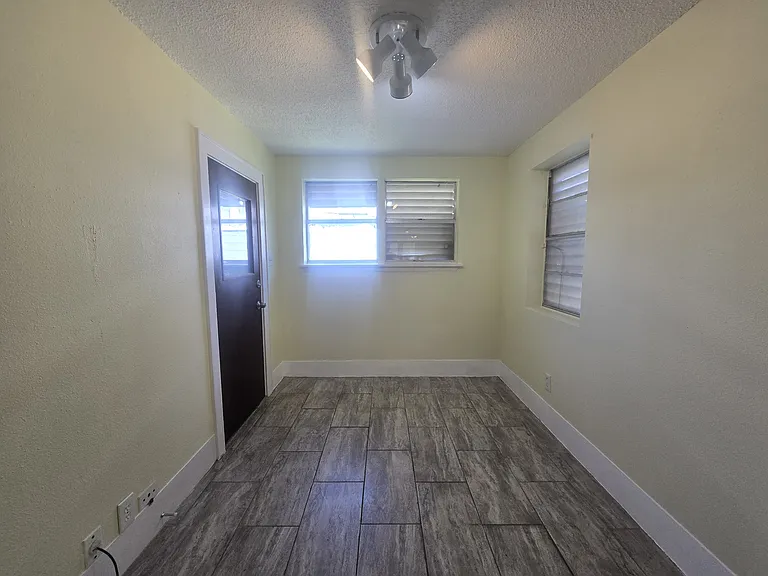 3828 Avenue S 1/2 — Photo 19