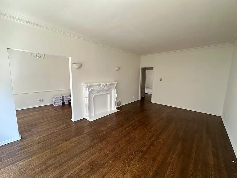 1623 Hillhurst Ave — Photo 2