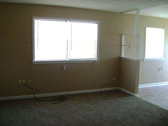 4th image of 609 NW Glendale Dr
