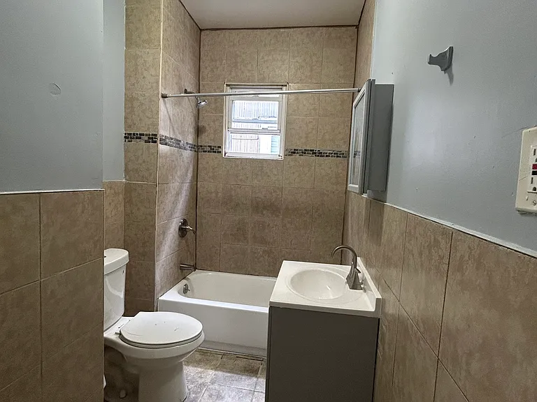 354 11th Ave #5 — Photo 1