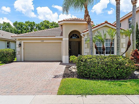 3rd image of 1292 SE Fleming Way