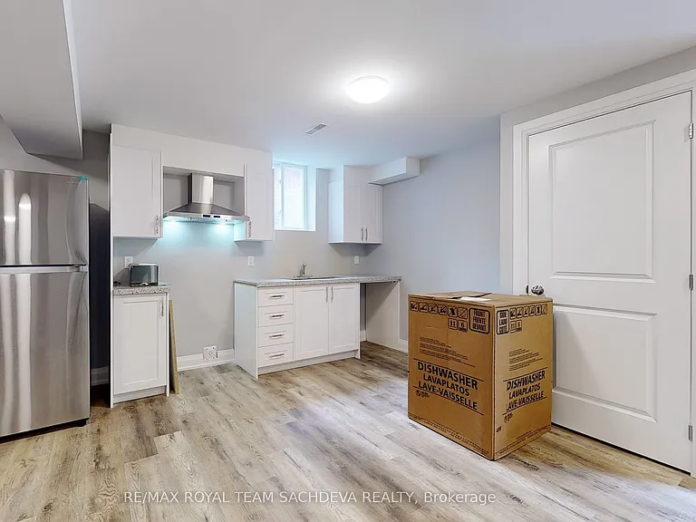 36 Kennett Dr — Photo 5
