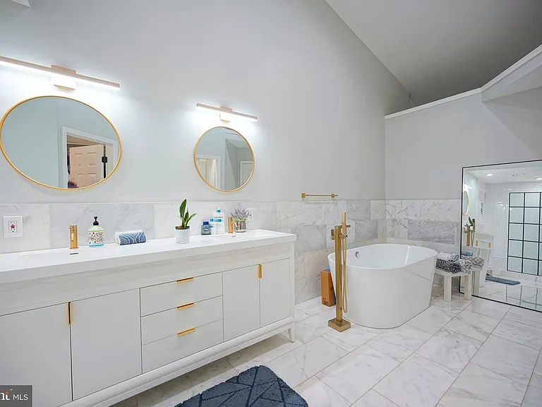 16 Buckingham Pl — Photo 42