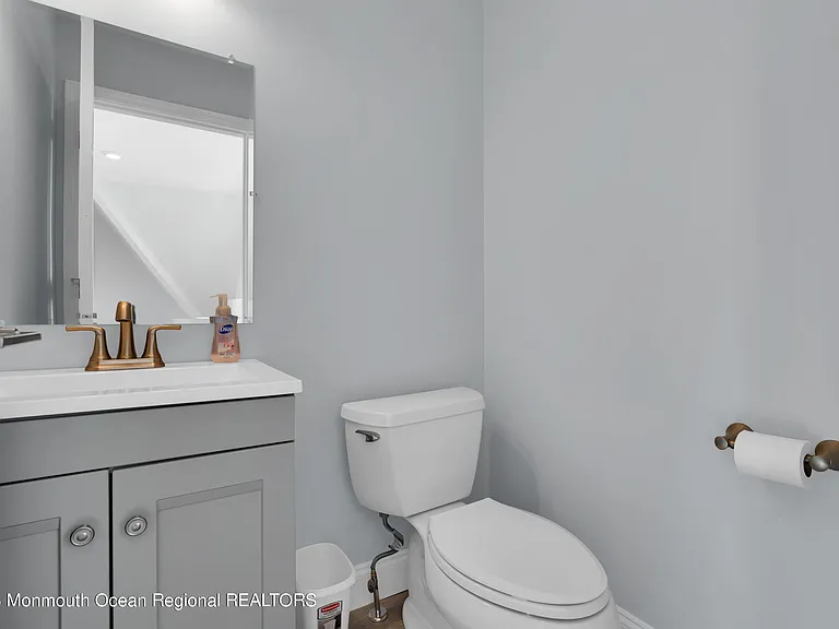 121 Dewey Dr — Photo 21