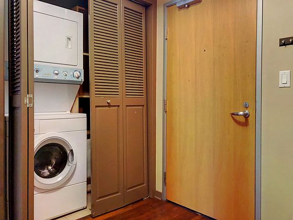 2nd image of 170 King St Unit 209