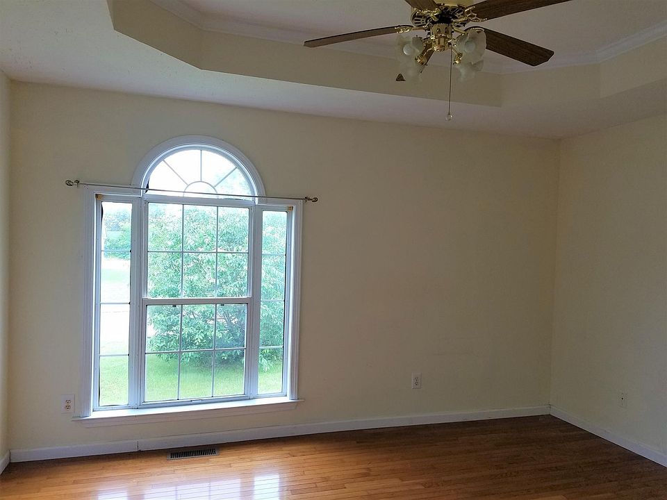 2nd image of 914 Tal Ln