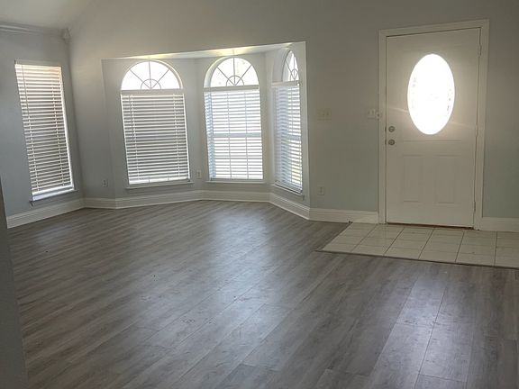 5th image of 2409 Julia Ln
