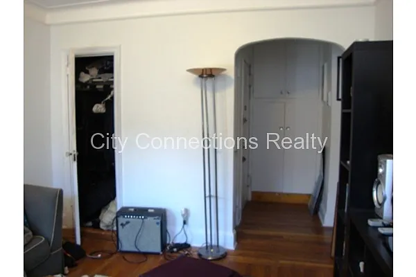 Rented by City Connections Realty | media 6