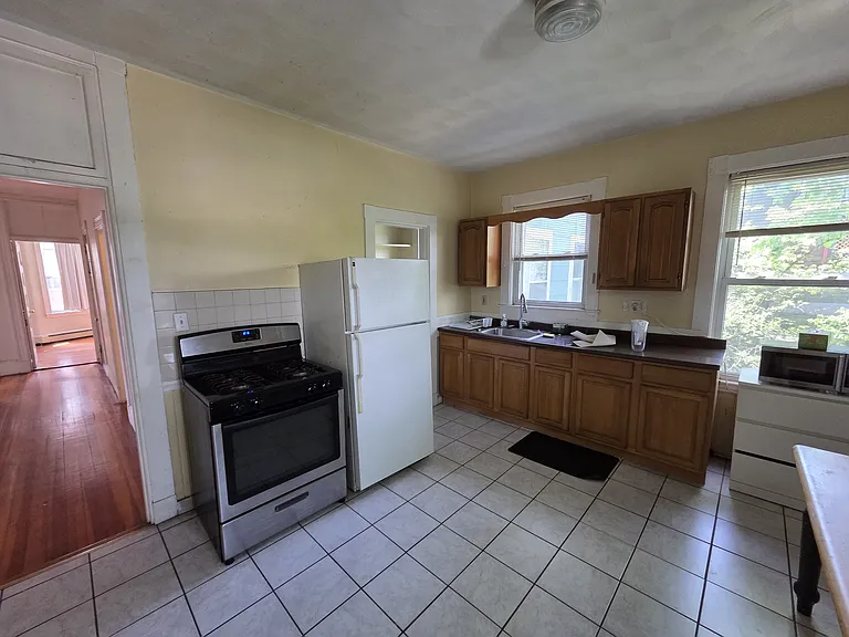 77 Walnut St #1 — Photo 3