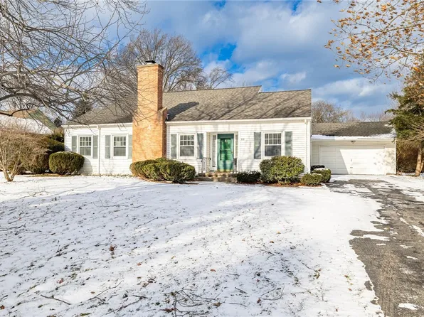 88 Danbury Cir N, Rochester, NY 14618