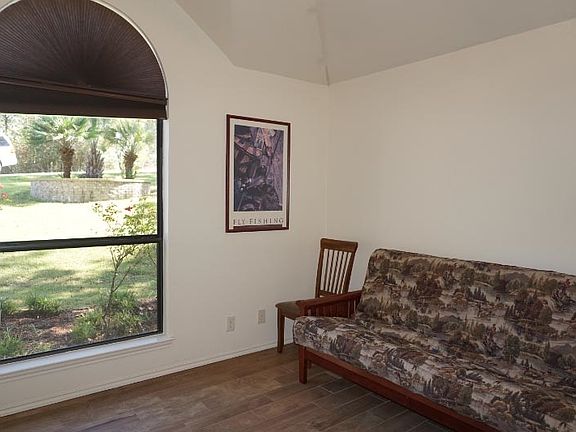 2nd image of 185 Dodwood