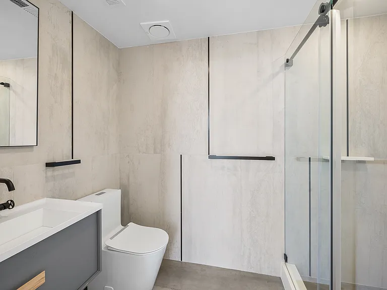 Unit X06 - Master Bathroom