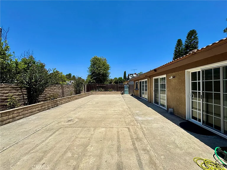 1421 Meadow Glen Rd — Photo 44