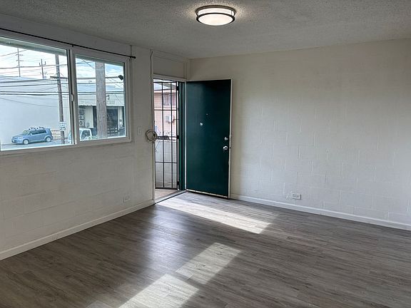 2nd image of 1924 Kalani St APT 4