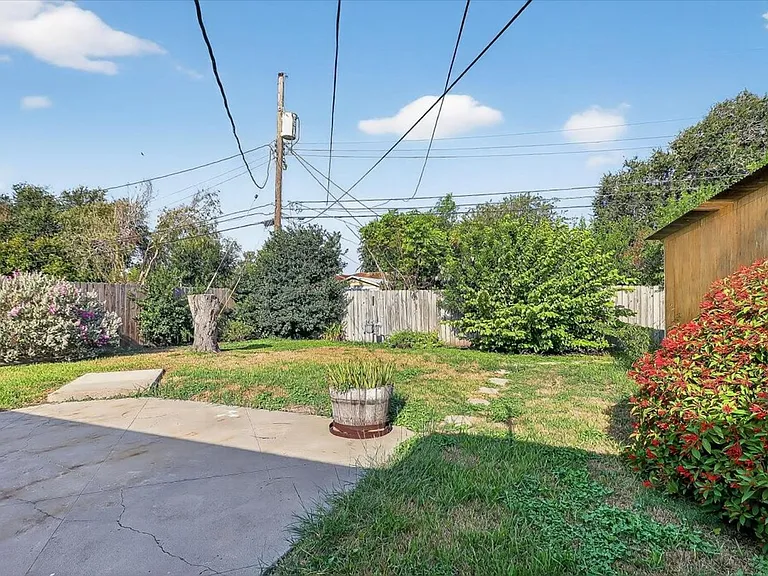 4637 Calvin Dr — Photo 37