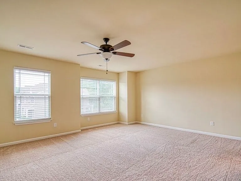 700 Daisy Hill Ln — Photo 9