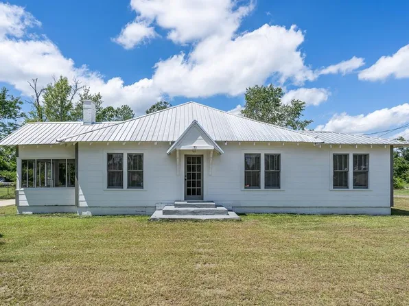 73 Latimer St, Hazlehurst, GA 31539