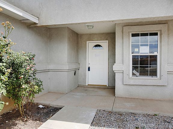 3rd image of 708 Gretta Ct NE