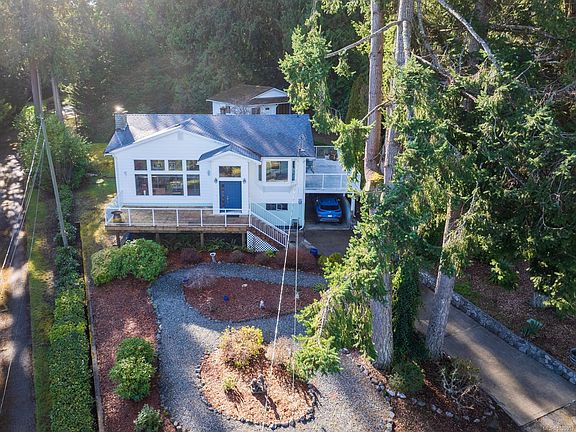 3rd image of 668 Bay Rd