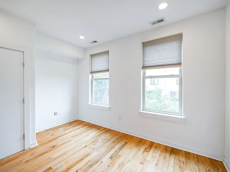 1642 N Marshall Street — Photo 15
