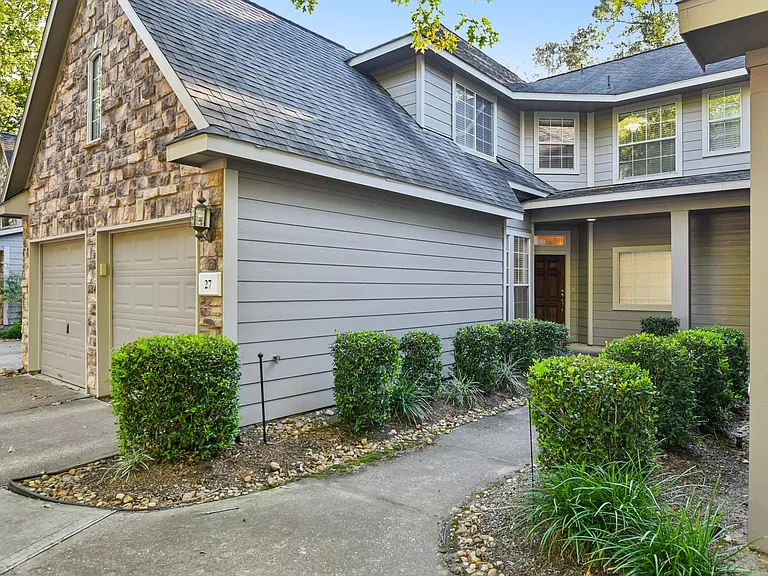 27 Endor Forest Pl — Photo 2