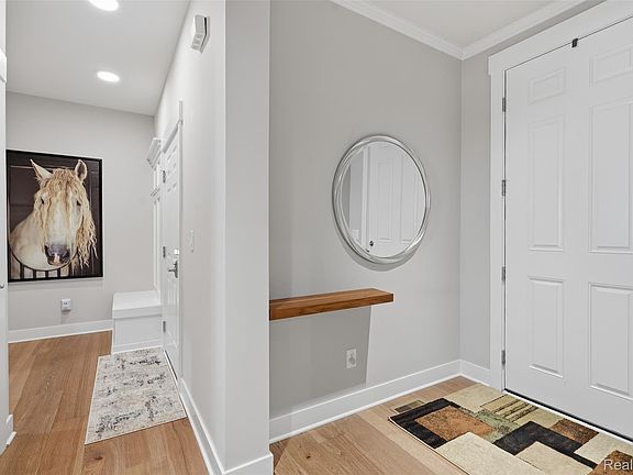 5th image of 1562 Moss Dr