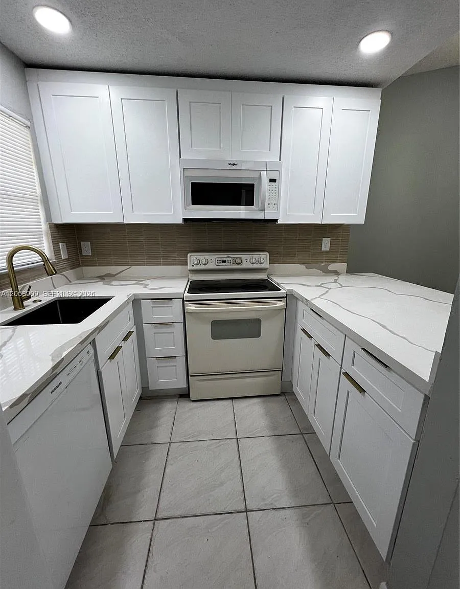 Sierra Ridge Condo A — Photo 3