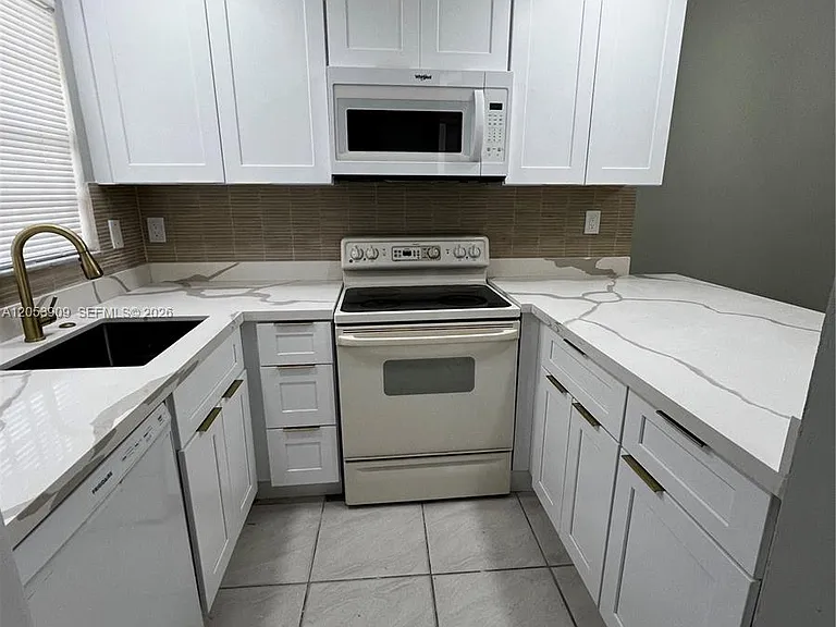 809 NE 214th Ln #2 — Photo 3