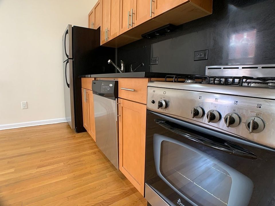 2nd image of 130 E 93rd St #4BB