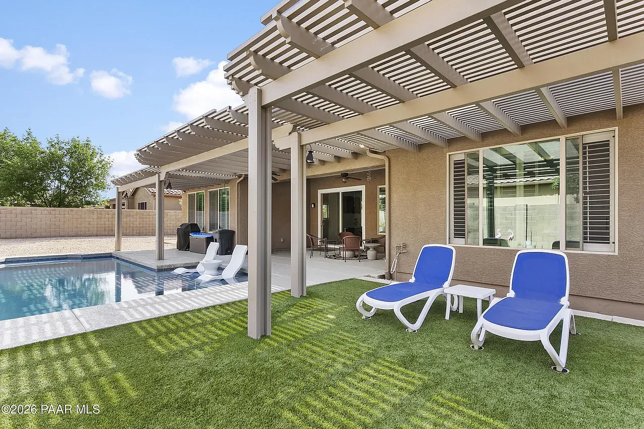 3 bed, 2.5 bath, 2666 sqft, $3,000 — Photo 2