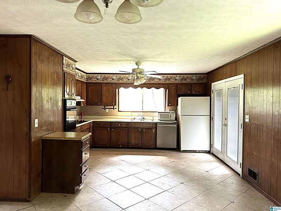 3rd image of 211 Jerrie Dale Dr