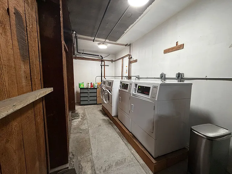 3035 Gough St — Photo 14