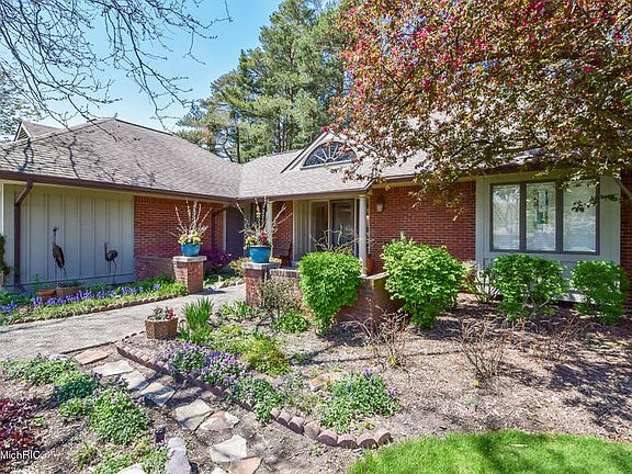 2nd image of 3590 Charlevoix Dr SE #1