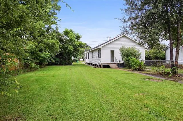 1029 Dolhonde St — Photo 14