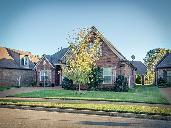3rd image of 6961 Dakota Cir N