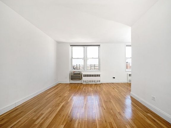 5th image of 735 Avenue W