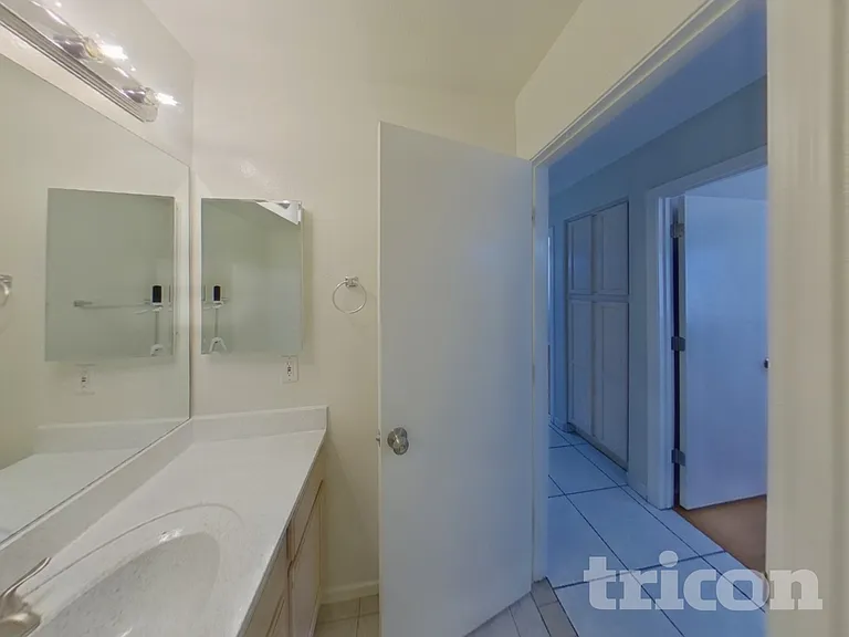 9002 W Palm Ln — Photo 15