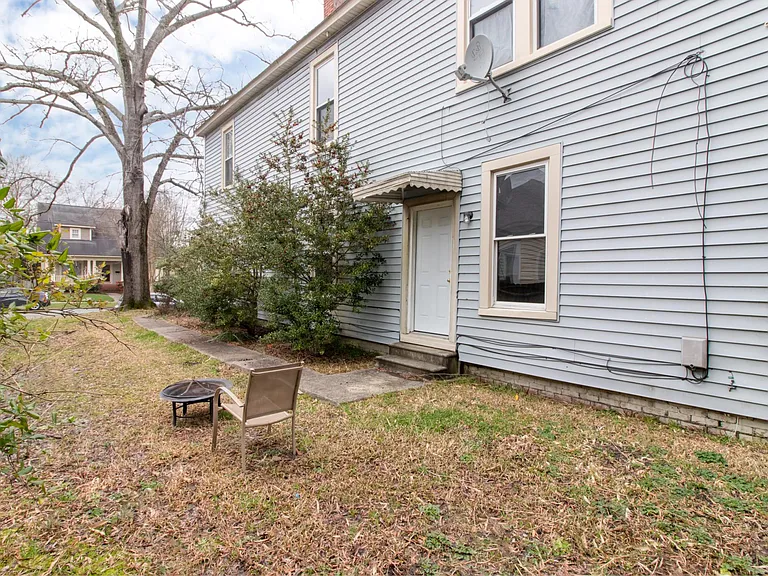814 Clarendon St — Photo 12